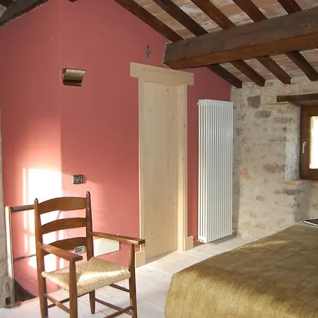 Casa Al Castello Летний дом Кампелло-суль-Клитунно